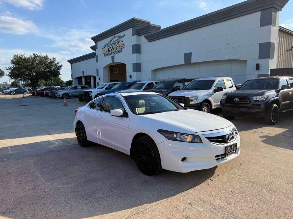 Honda Accord Coupe Vehicle Full-screen Gallery Image 02