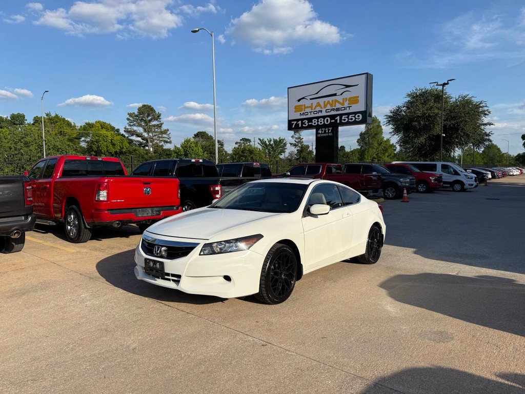 Honda Accord Coupe Vehicle Full-screen Gallery Image 03