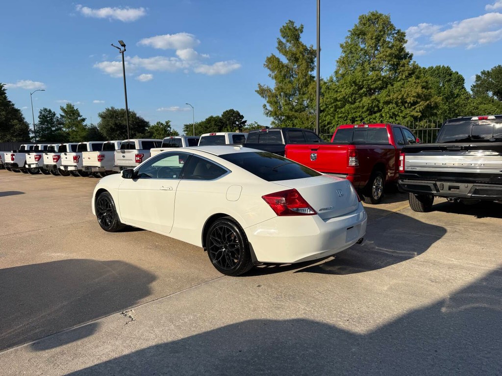 Honda Accord Coupe Vehicle Full-screen Gallery Image 04