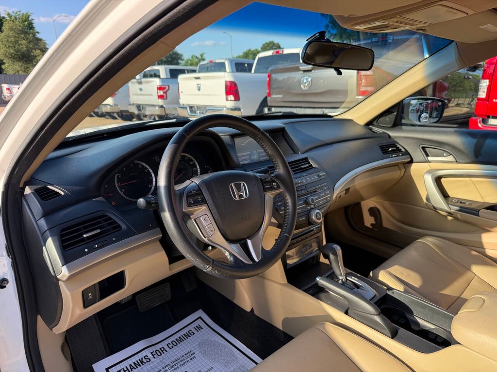 Honda Accord Coupe Vehicle Full-screen Gallery Image 06