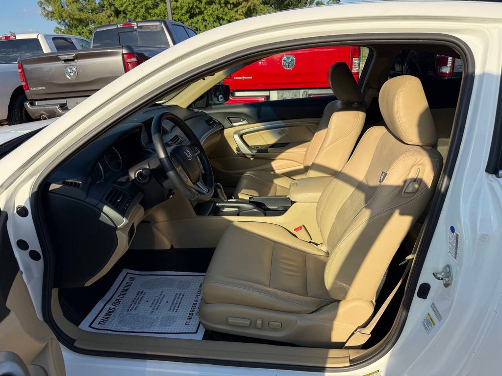 Honda Accord Coupe Vehicle Full-screen Gallery Image 07