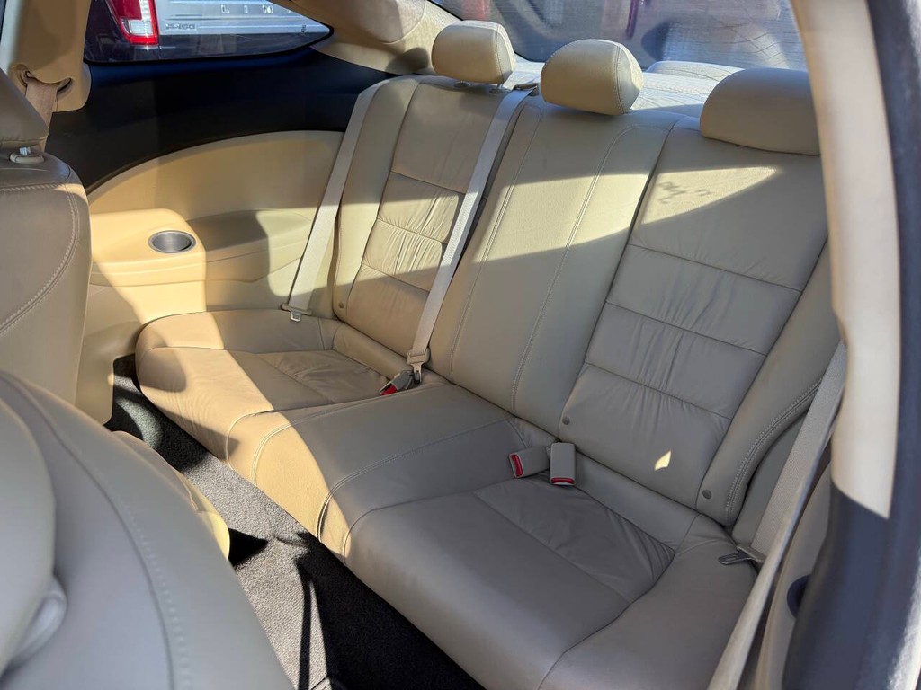 Honda Accord Coupe Vehicle Full-screen Gallery Image 08