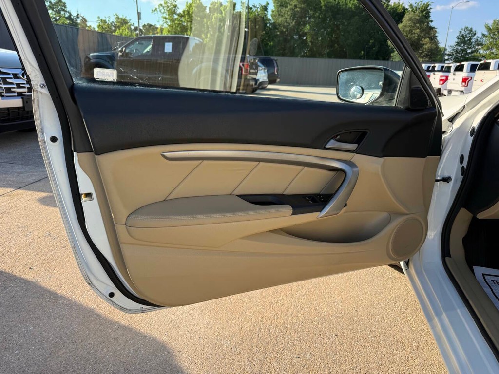 Honda Accord Coupe Vehicle Full-screen Gallery Image 09