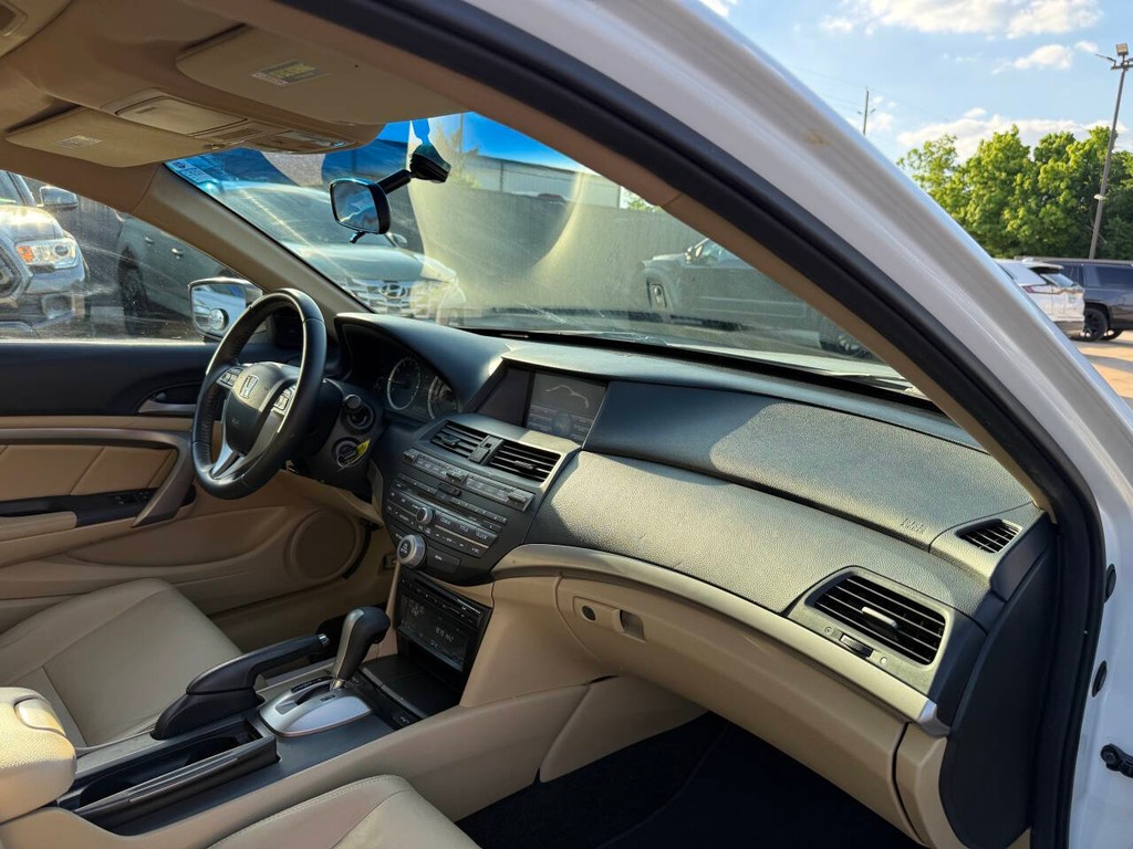 Honda Accord Coupe Vehicle Full-screen Gallery Image 10