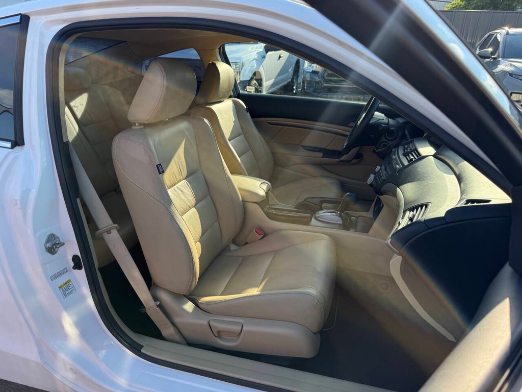 Honda Accord Coupe Vehicle Full-screen Gallery Image 11