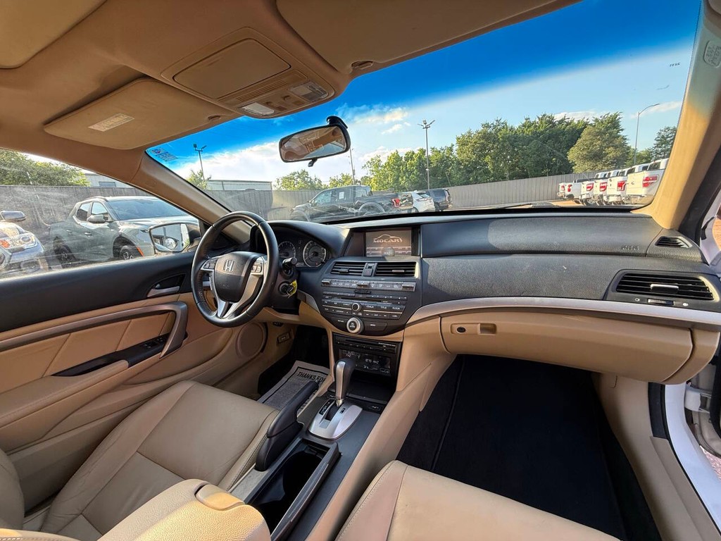 Honda Accord Coupe Vehicle Full-screen Gallery Image 16