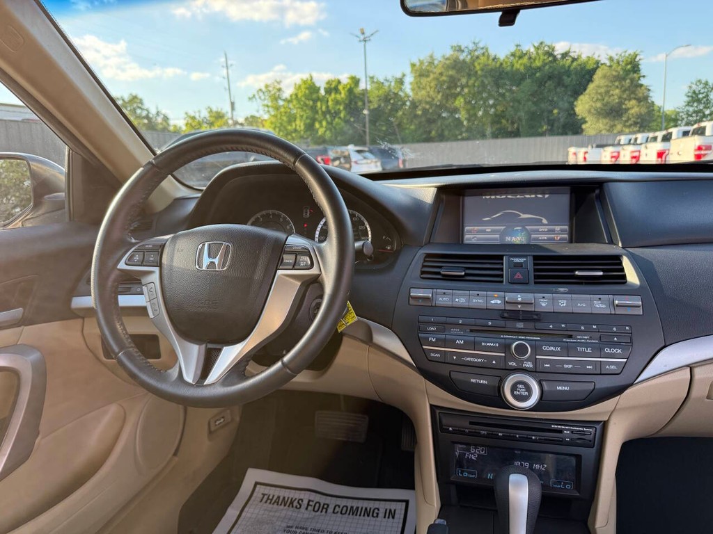 Honda Accord Coupe Vehicle Full-screen Gallery Image 17