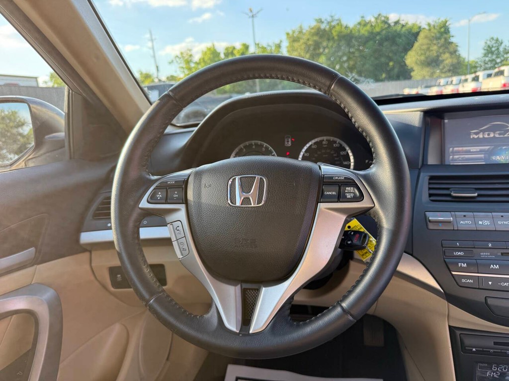 Honda Accord Coupe Vehicle Full-screen Gallery Image 18