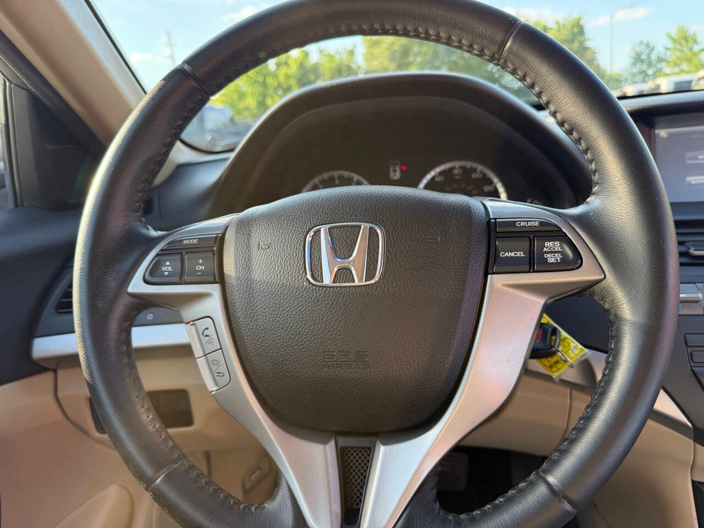 Honda Accord Coupe Vehicle Full-screen Gallery Image 19