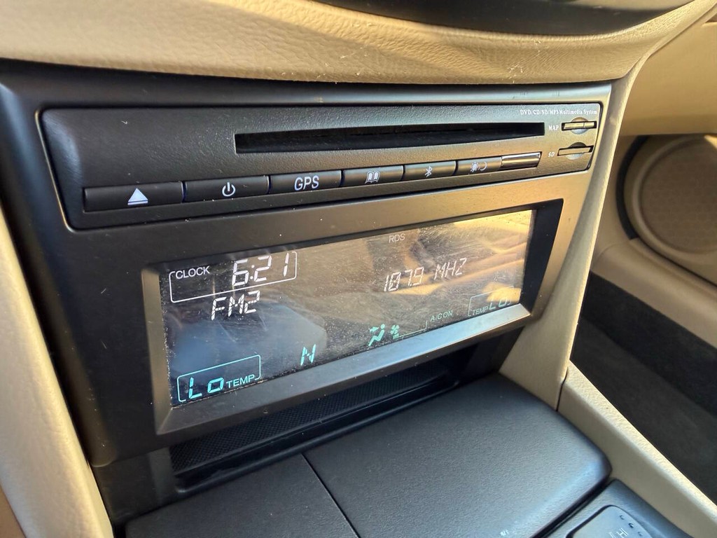 Honda Accord Coupe Vehicle Full-screen Gallery Image 22