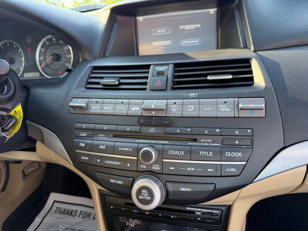 Honda Accord Coupe Vehicle Full-screen Gallery Image 23