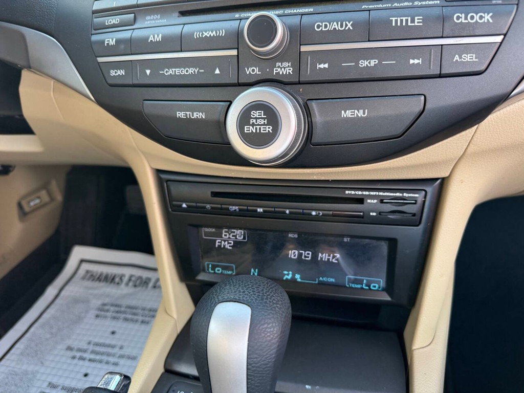 Honda Accord Coupe Vehicle Full-screen Gallery Image 24