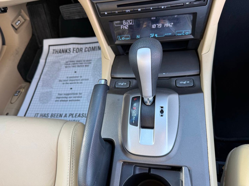 Honda Accord Coupe Vehicle Full-screen Gallery Image 25
