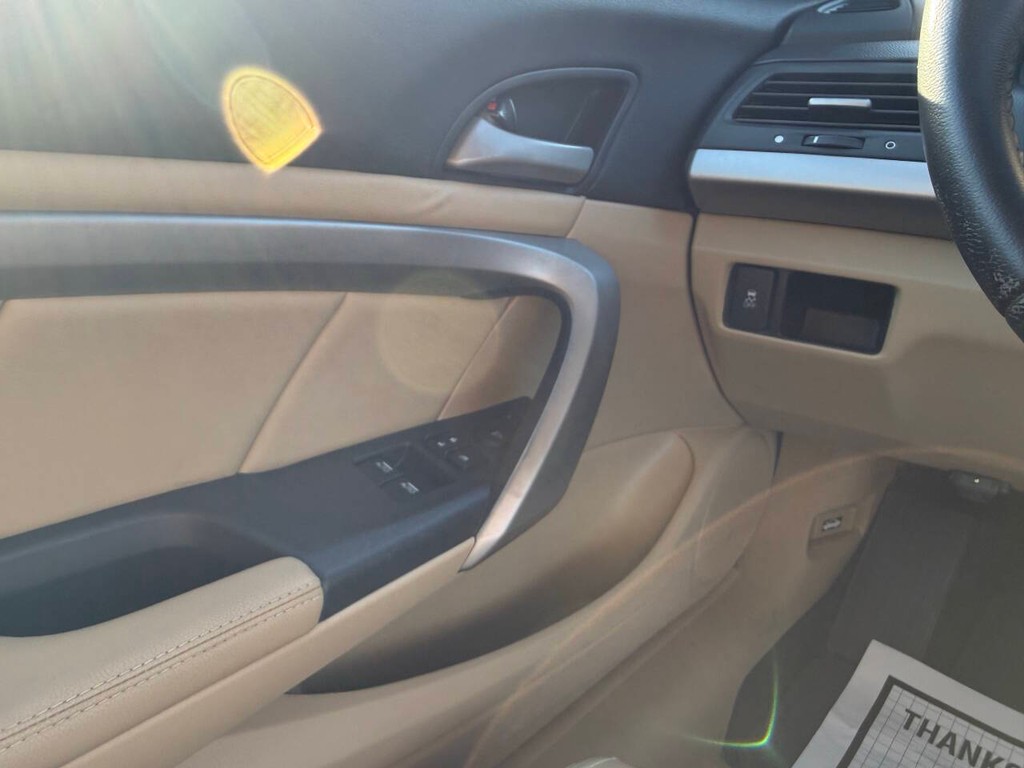 Honda Accord Coupe Vehicle Full-screen Gallery Image 26