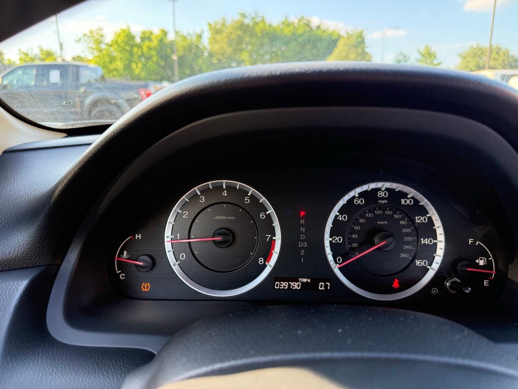 Honda Accord Coupe Vehicle Full-screen Gallery Image 28