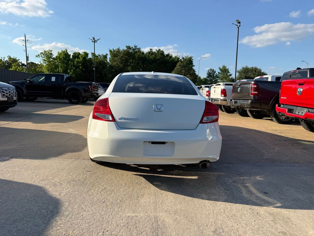 Honda Accord Coupe Vehicle Full-screen Gallery Image 34