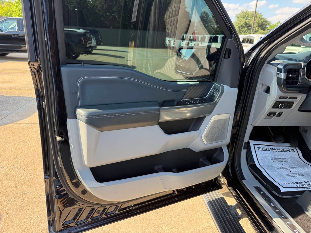 Ford F-150 Vehicle Full-screen Gallery Image 08