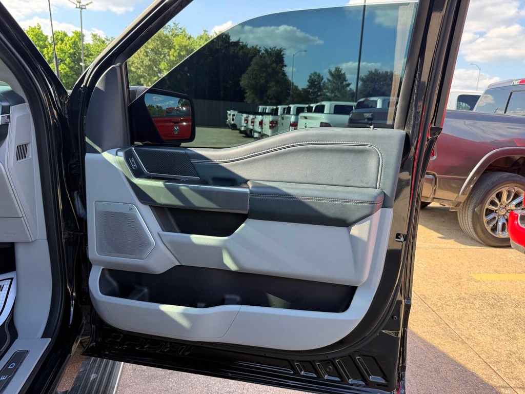 Ford F-150 Vehicle Full-screen Gallery Image 11