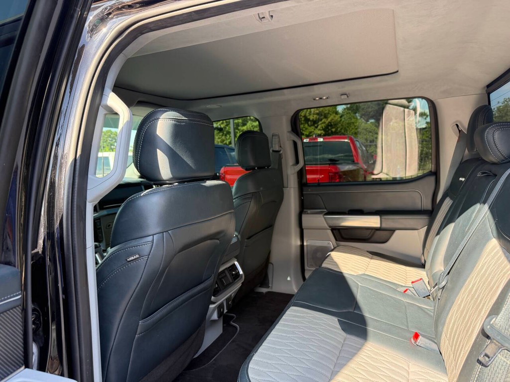 Ford F-150 Vehicle Full-screen Gallery Image 12