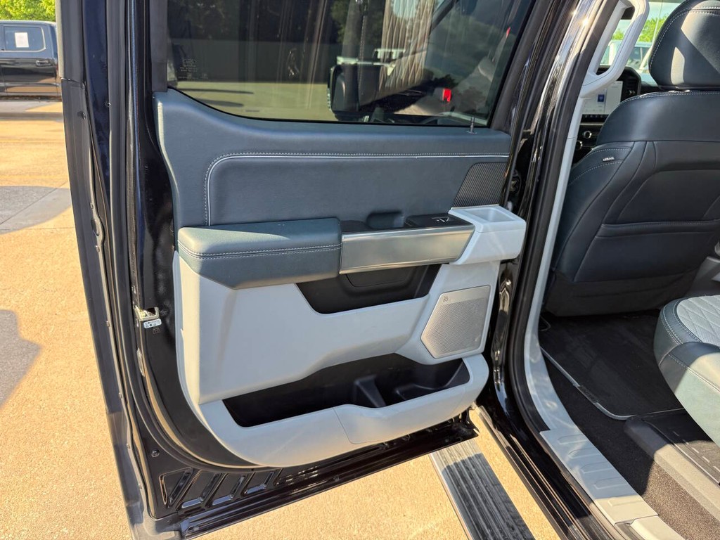 Ford F-150 Vehicle Full-screen Gallery Image 14