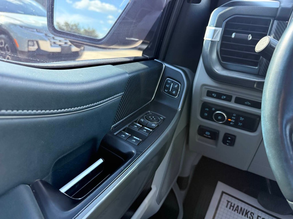 Ford F-150 Vehicle Full-screen Gallery Image 32