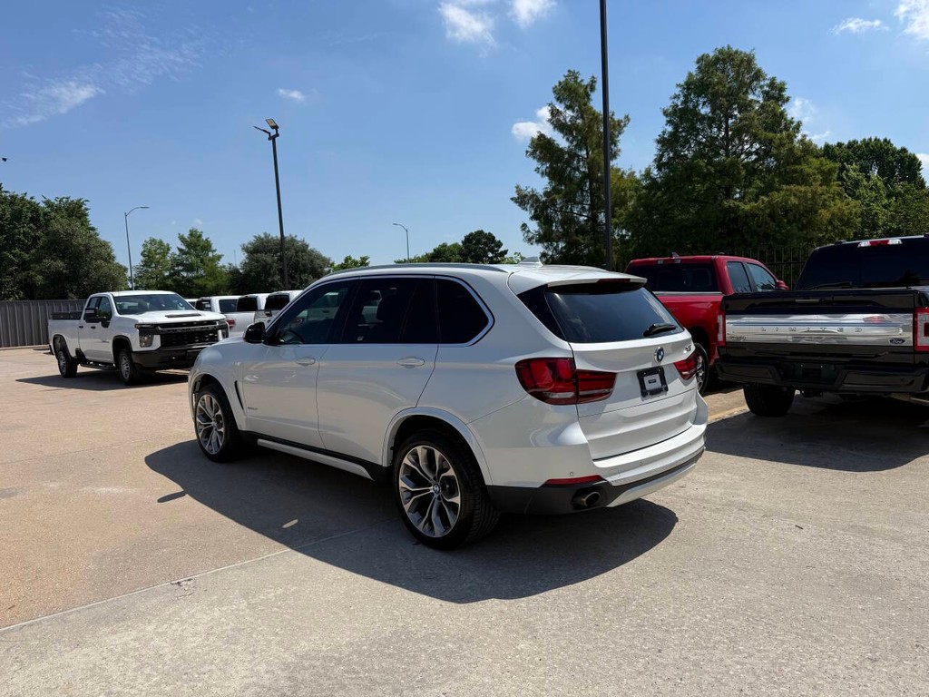 BMW X5 Vehicle Full-screen Gallery Image 04
