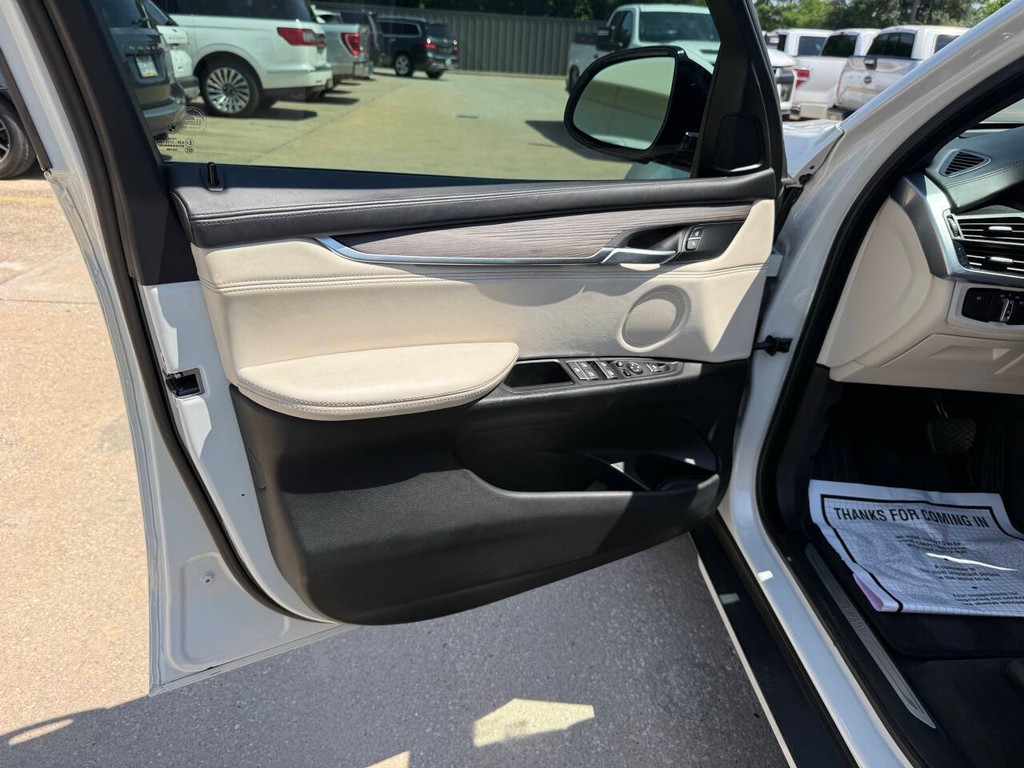BMW X5 Vehicle Full-screen Gallery Image 08