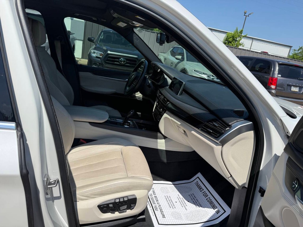 BMW X5 Vehicle Full-screen Gallery Image 10