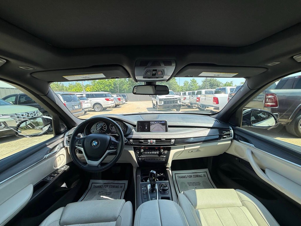 BMW X5 Vehicle Full-screen Gallery Image 18