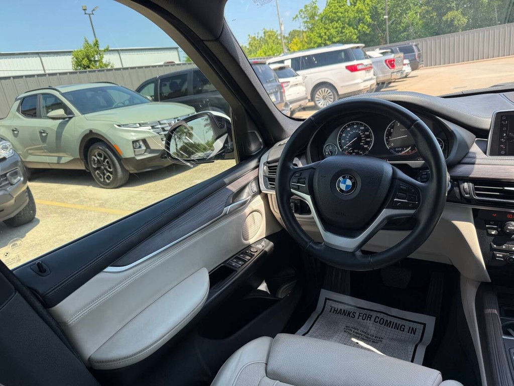 BMW X5 Vehicle Full-screen Gallery Image 19