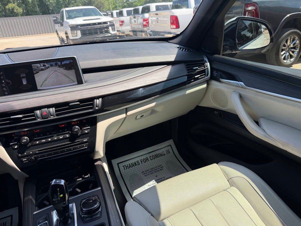 BMW X5 Vehicle Full-screen Gallery Image 20