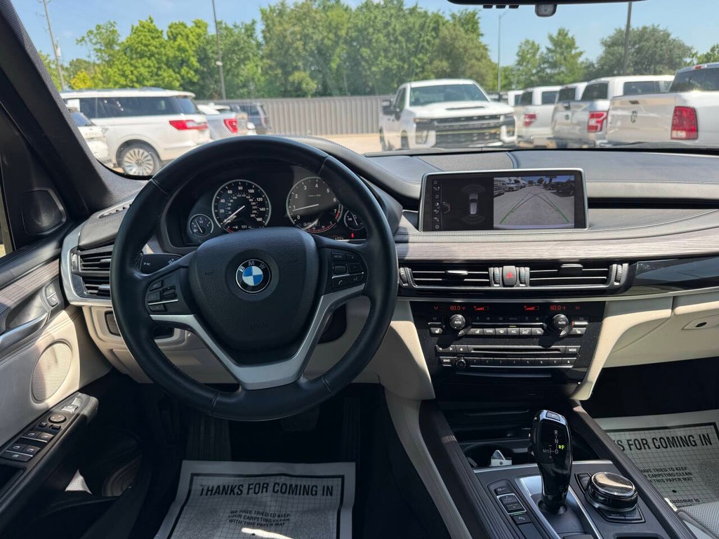 BMW X5 Vehicle Full-screen Gallery Image 21