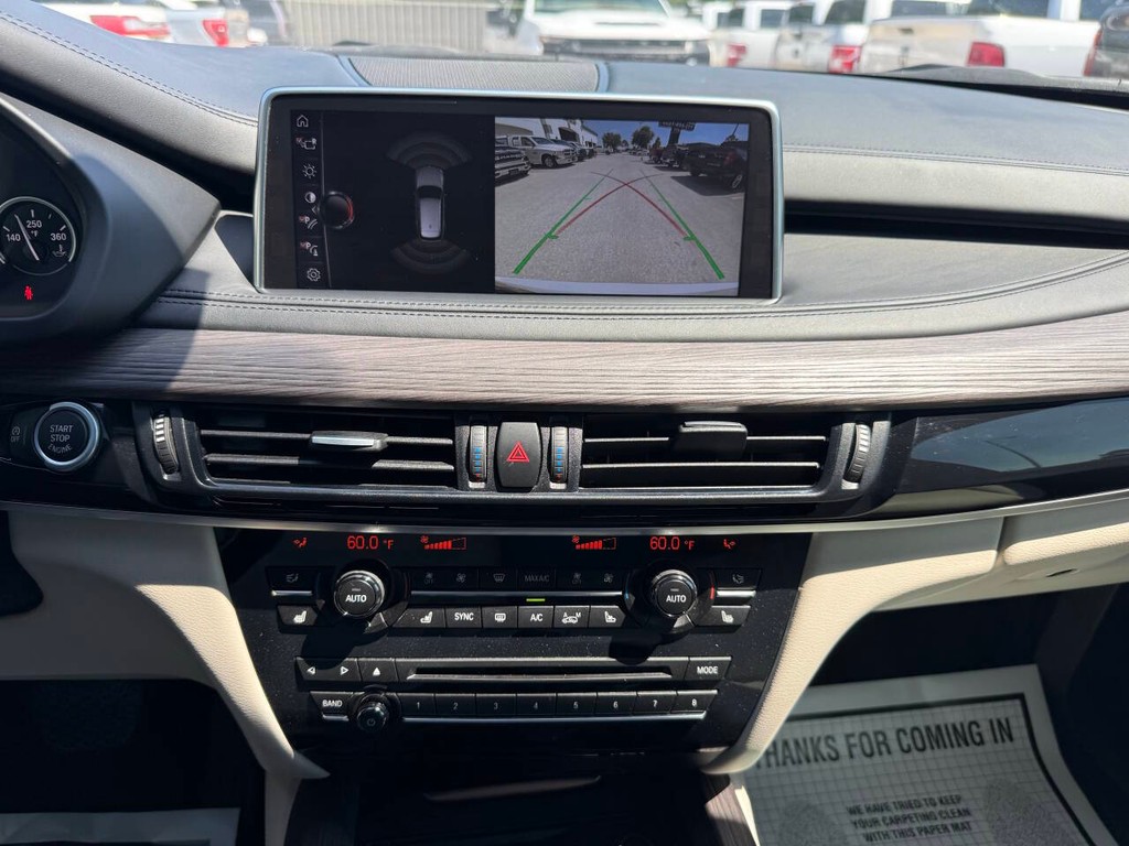 BMW X5 Vehicle Full-screen Gallery Image 24