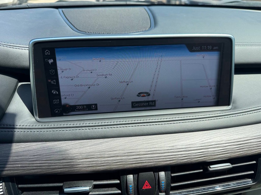 BMW X5 Vehicle Full-screen Gallery Image 25