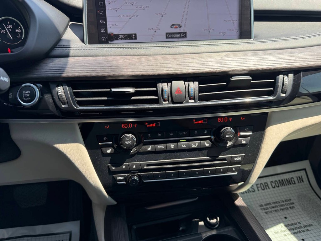BMW X5 Vehicle Full-screen Gallery Image 27