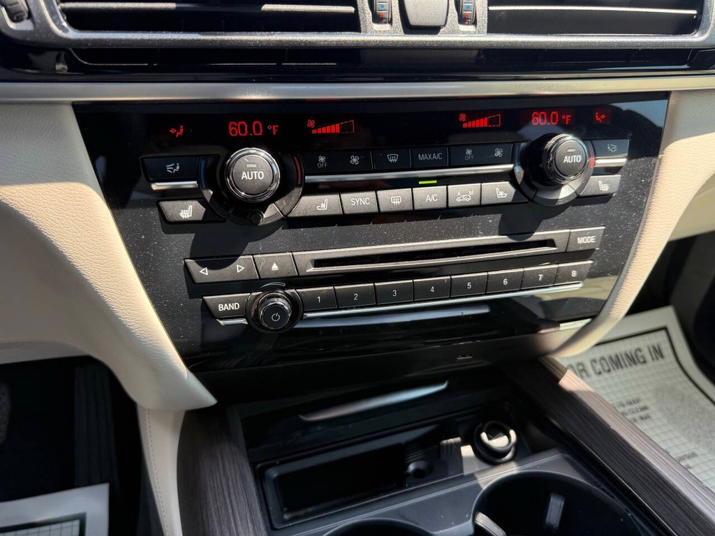 BMW X5 Vehicle Full-screen Gallery Image 28