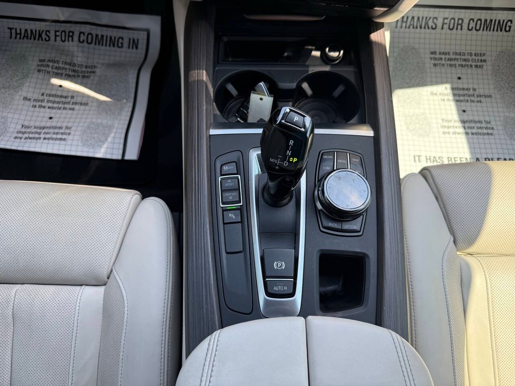 BMW X5 Vehicle Full-screen Gallery Image 29
