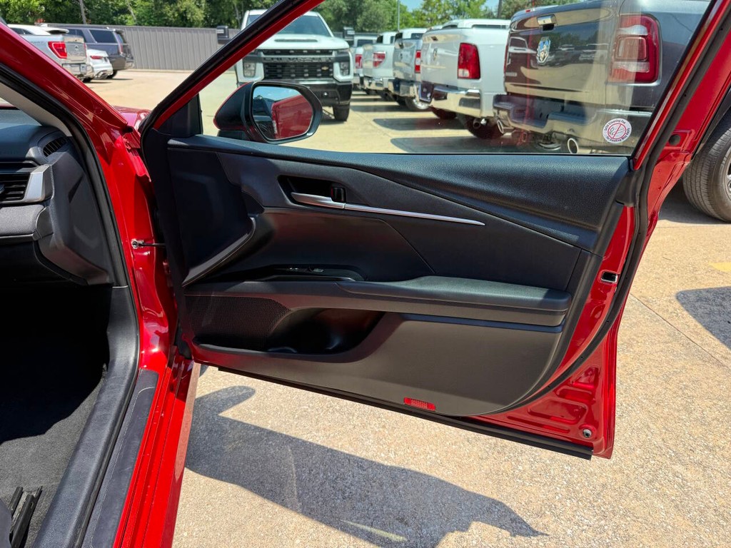 Toyota Camry Vehicle Full-screen Gallery Image 11