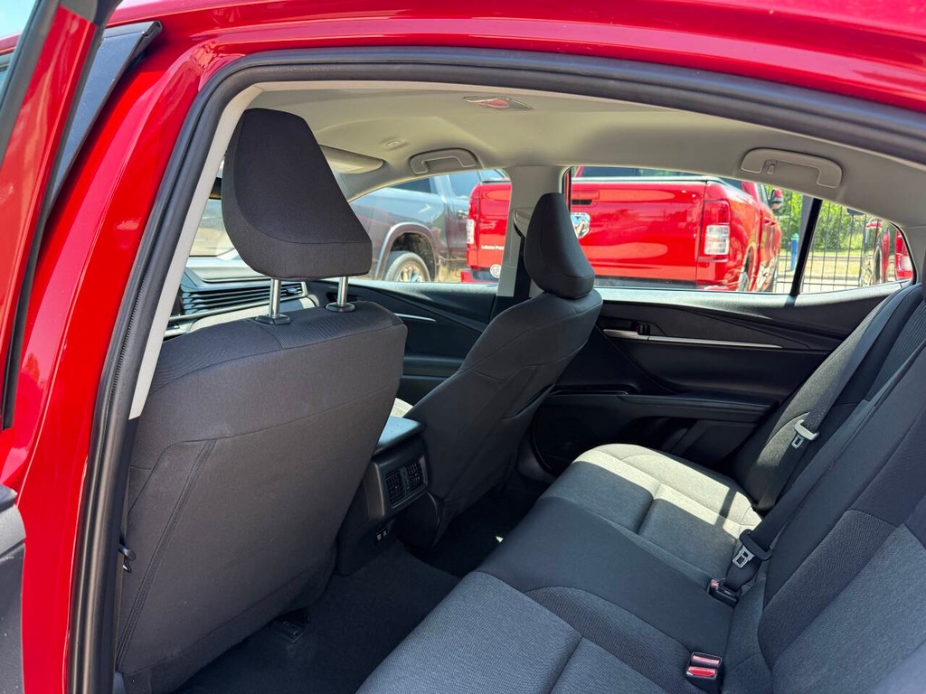 Toyota Camry Vehicle Full-screen Gallery Image 12
