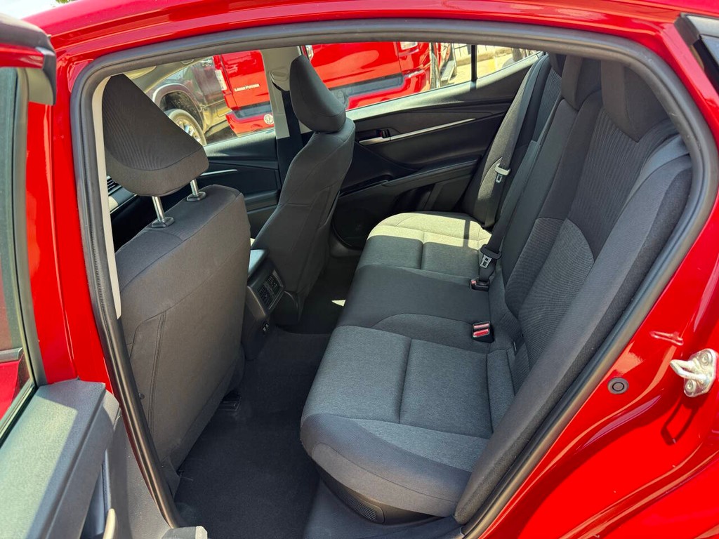 Toyota Camry Vehicle Full-screen Gallery Image 13
