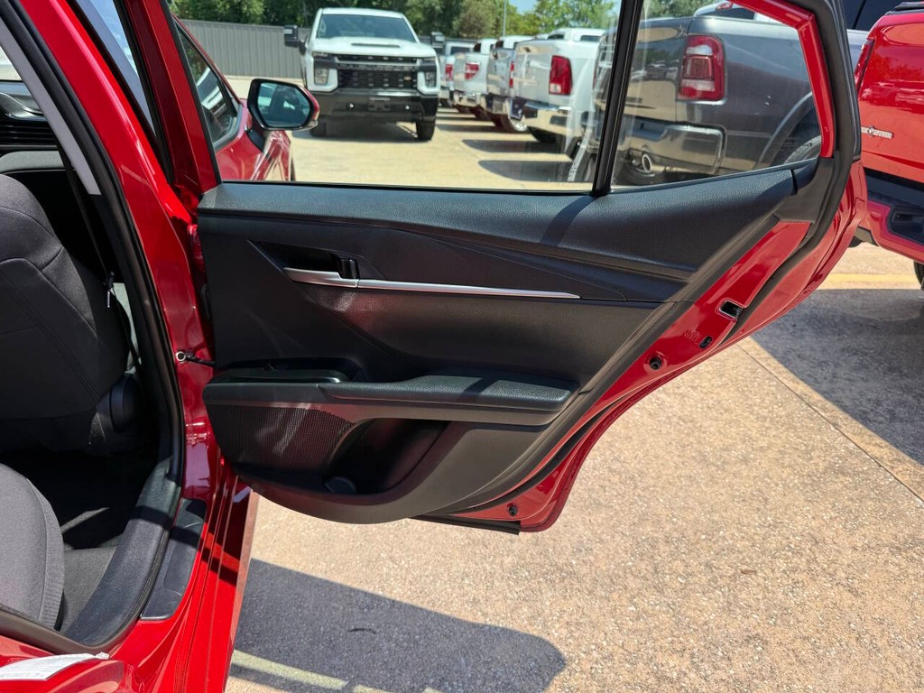 Toyota Camry Vehicle Full-screen Gallery Image 16