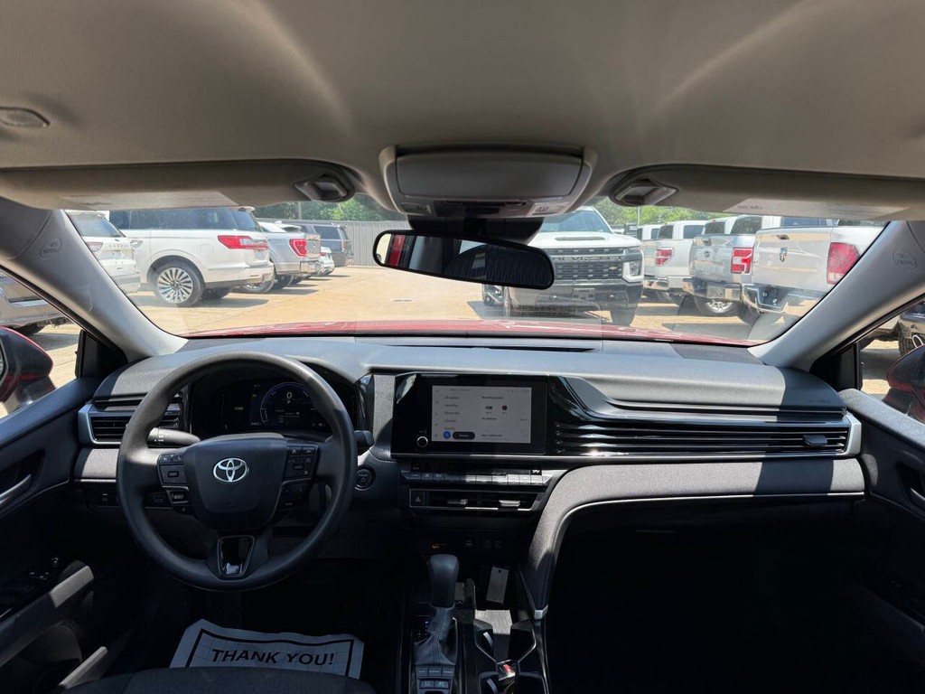Toyota Camry Vehicle Full-screen Gallery Image 17