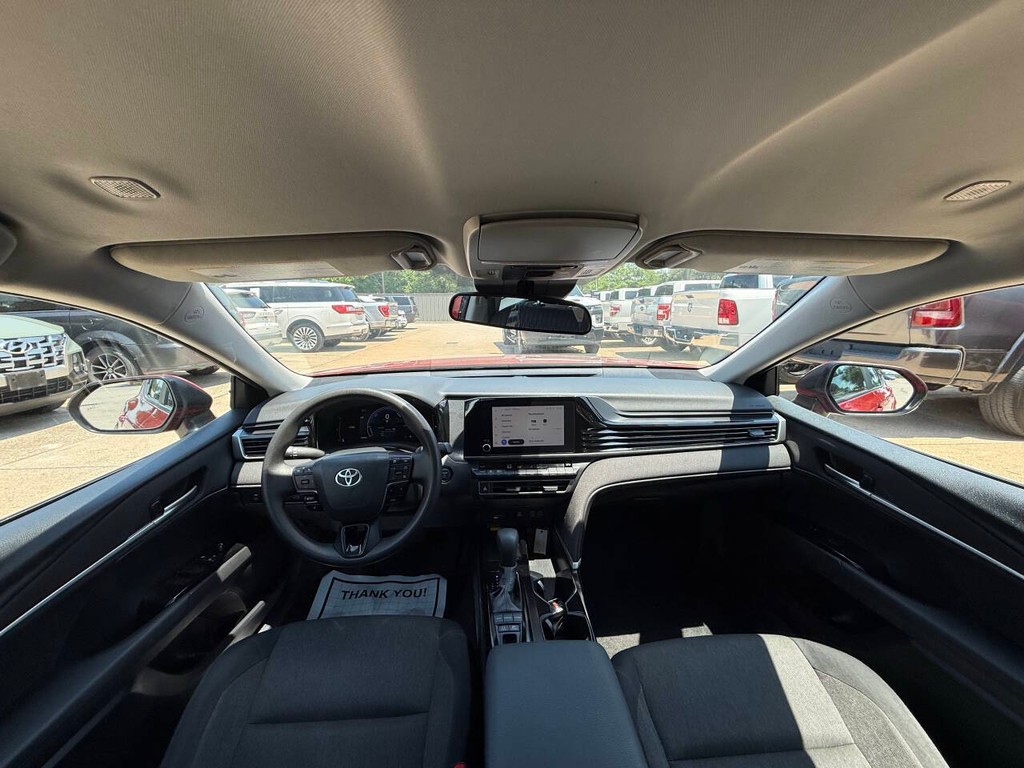 Toyota Camry Vehicle Full-screen Gallery Image 18