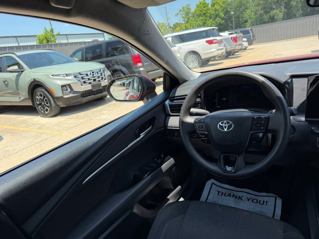 Toyota Camry Vehicle Full-screen Gallery Image 19