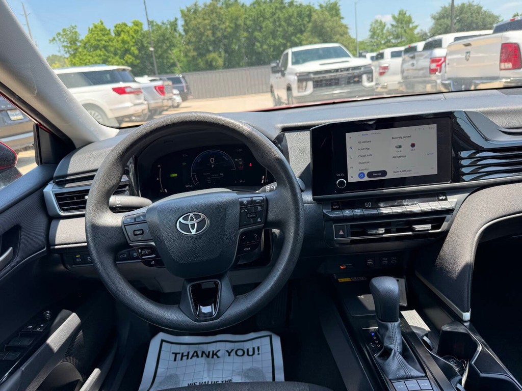 Toyota Camry Vehicle Full-screen Gallery Image 21