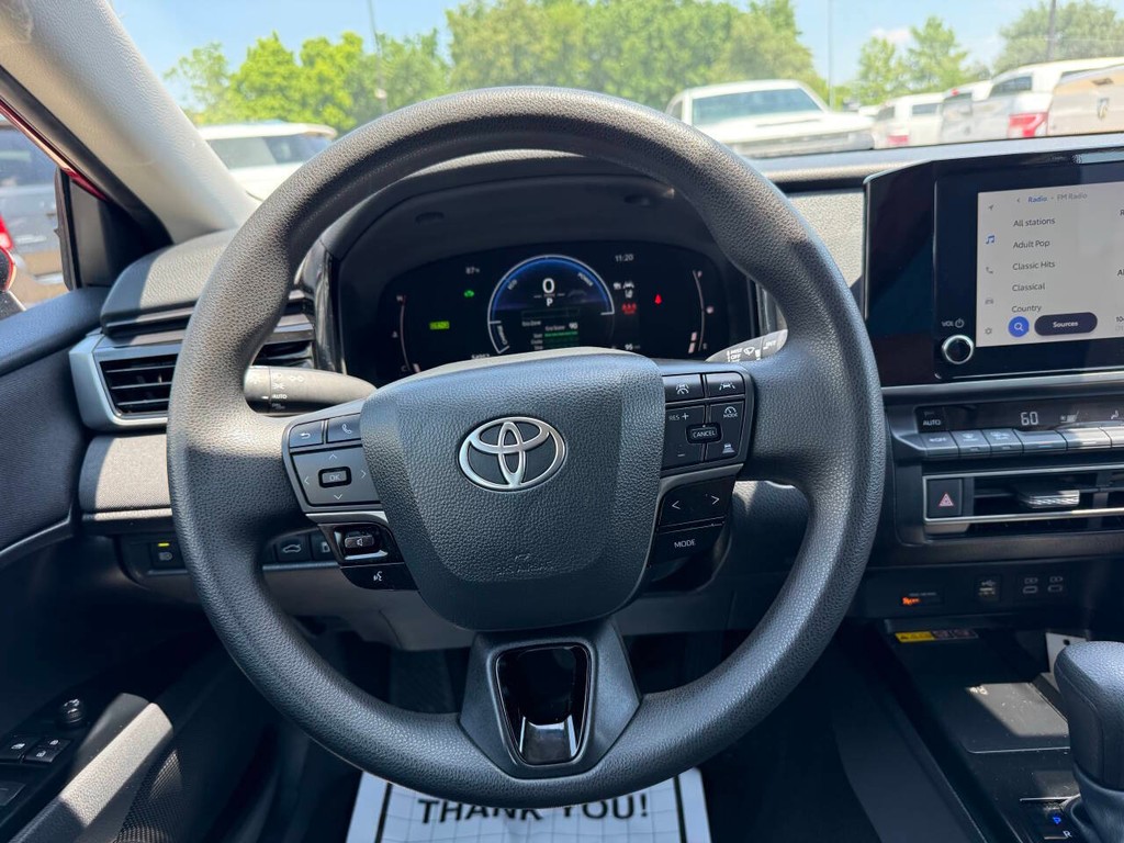 Toyota Camry Vehicle Full-screen Gallery Image 22