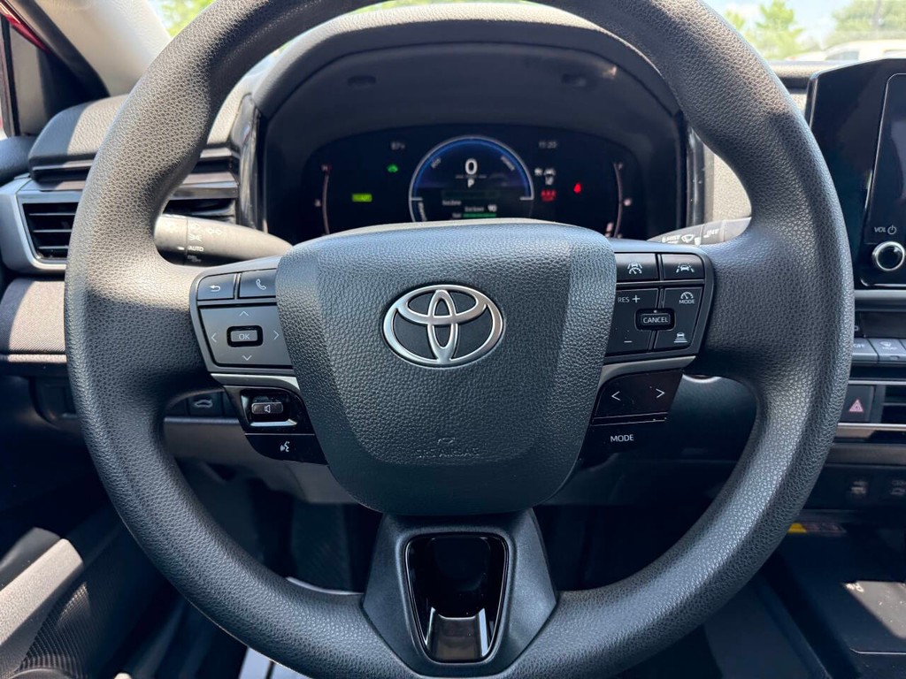 Toyota Camry Vehicle Full-screen Gallery Image 23