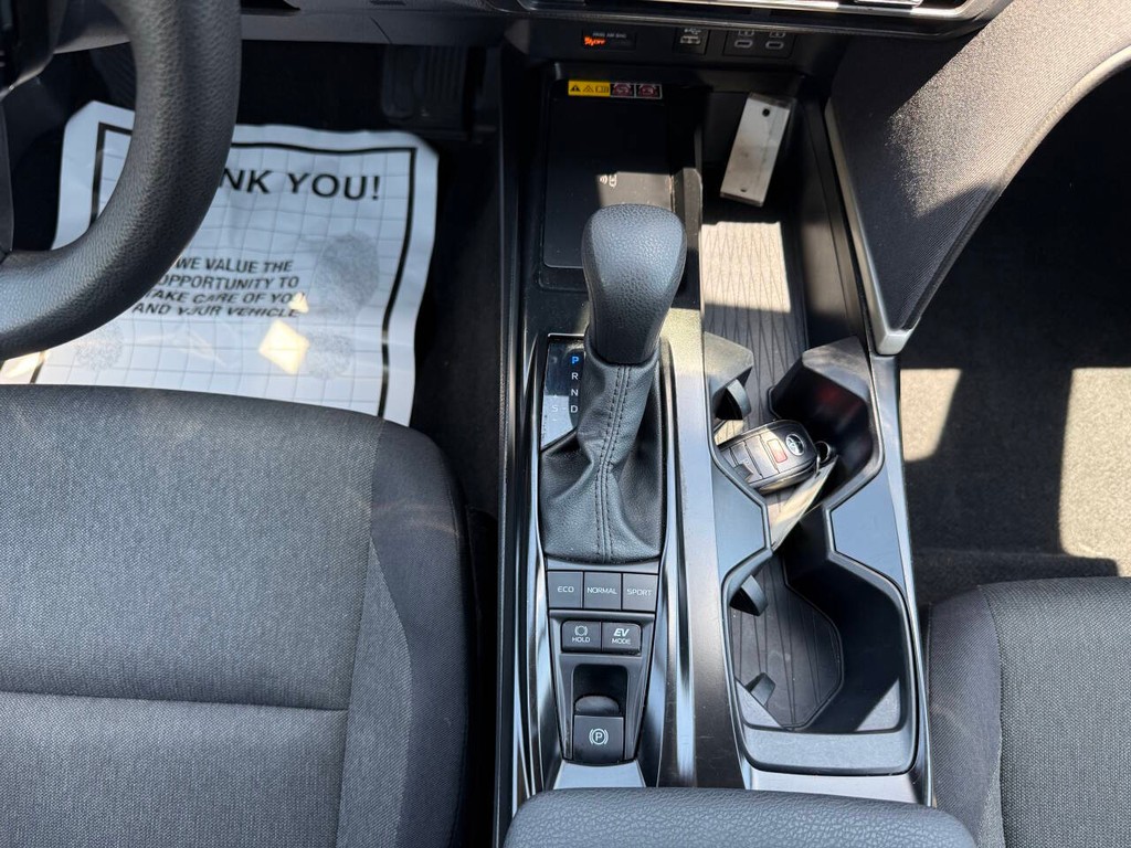Toyota Camry Vehicle Full-screen Gallery Image 27