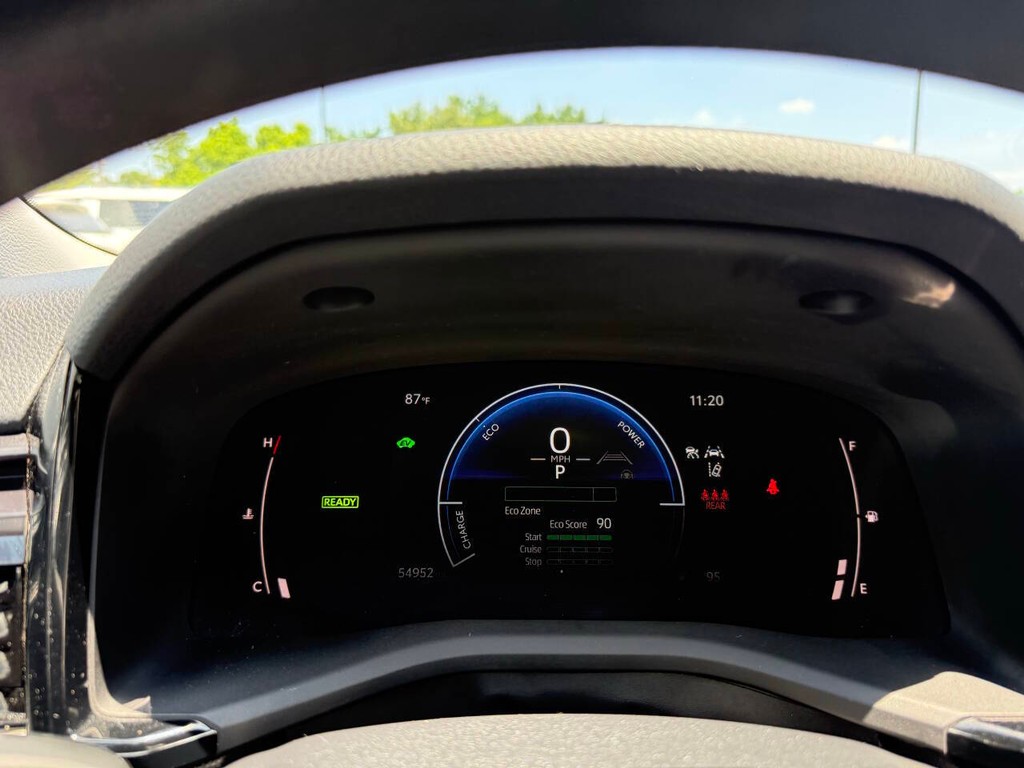 Toyota Camry Vehicle Full-screen Gallery Image 30