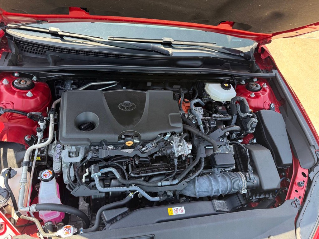 Toyota Camry Vehicle Full-screen Gallery Image 32